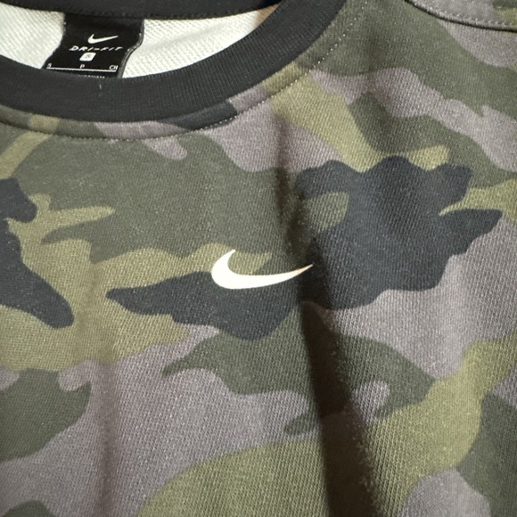 Nike‎ Sportswear Sweatshirt Womens Small Camouflage Crew Neck Cropped DJ0761 082 - Picture 2 of 8